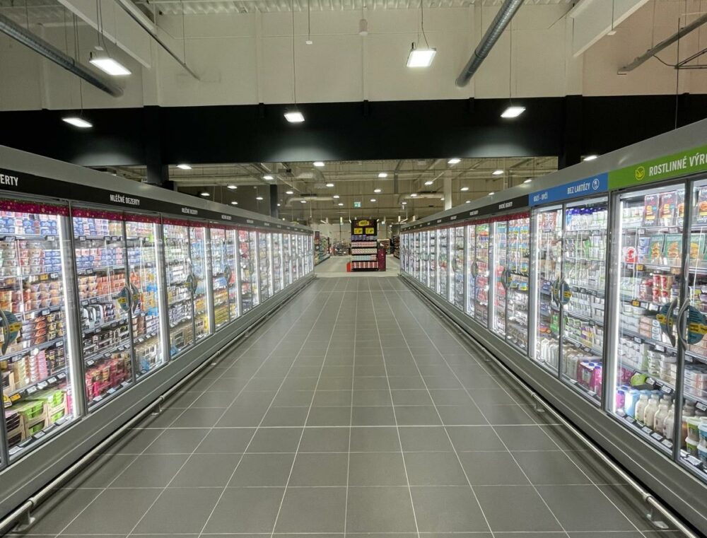 V Pardubicích se otevřel zákazníkům nový hypermarket